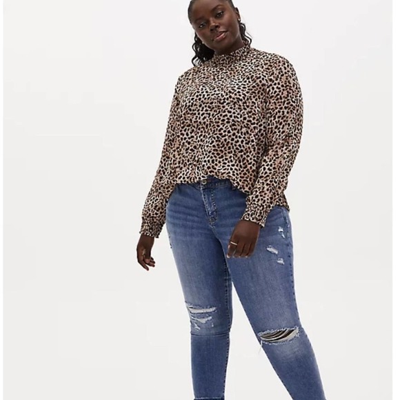 TORRID LEOPARD SHEER CHIFFON SMOCKED MOCK NECK BLOUSE SIZE 1X NWT - Picture 2 of 4